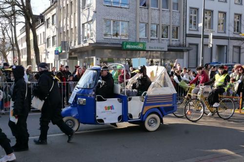 Gespann mit Krähe